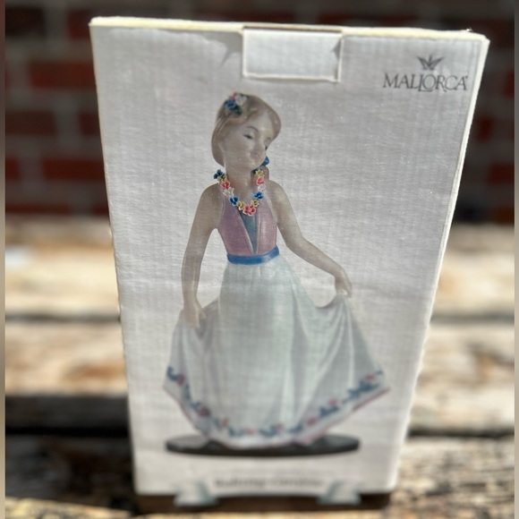 Vintage NIB Studio Silversmith Mallorca Waltzing Caroline Porcelain Figurine - Picture 2 of 6